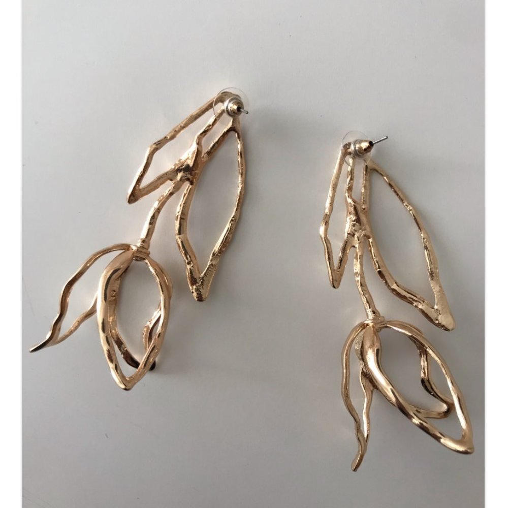 ✨ Gold Geometric Tulip - Picture 5 of 6